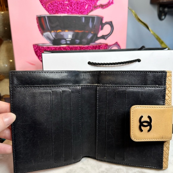 Chanel Beige Compact Wallet - Picture 4 of 16